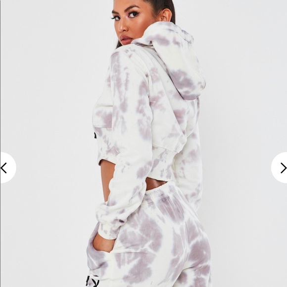 🔄 Playboy Grey Tie Dye Cropped Hoodie - Picture 4 of 7